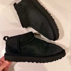 UGG Ultra Mini Sz 8